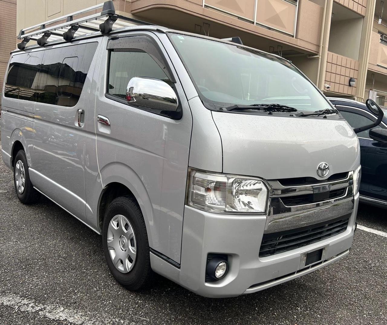 TOYOTA HIACE - 2018